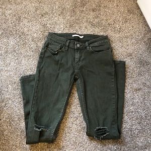 Army green Levi’s skinny jeans